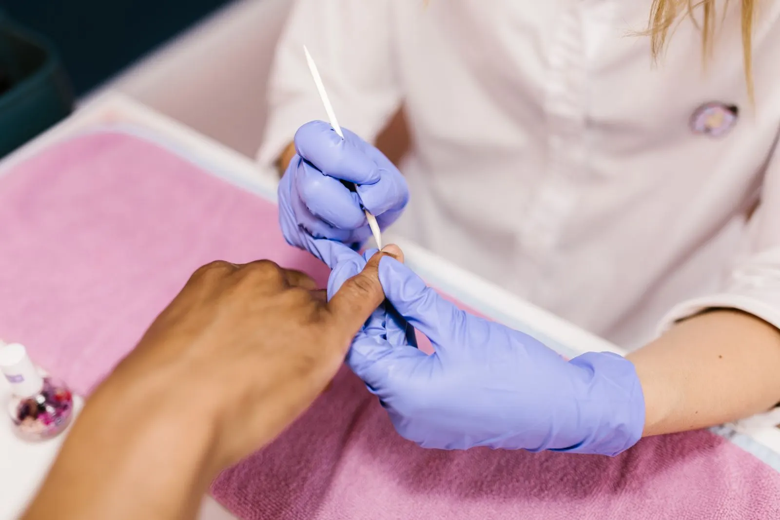 Manichiură medicală (unghii de la mâini cu afecțiuni) la MediPedi, 1 Decembrie, Ilfov